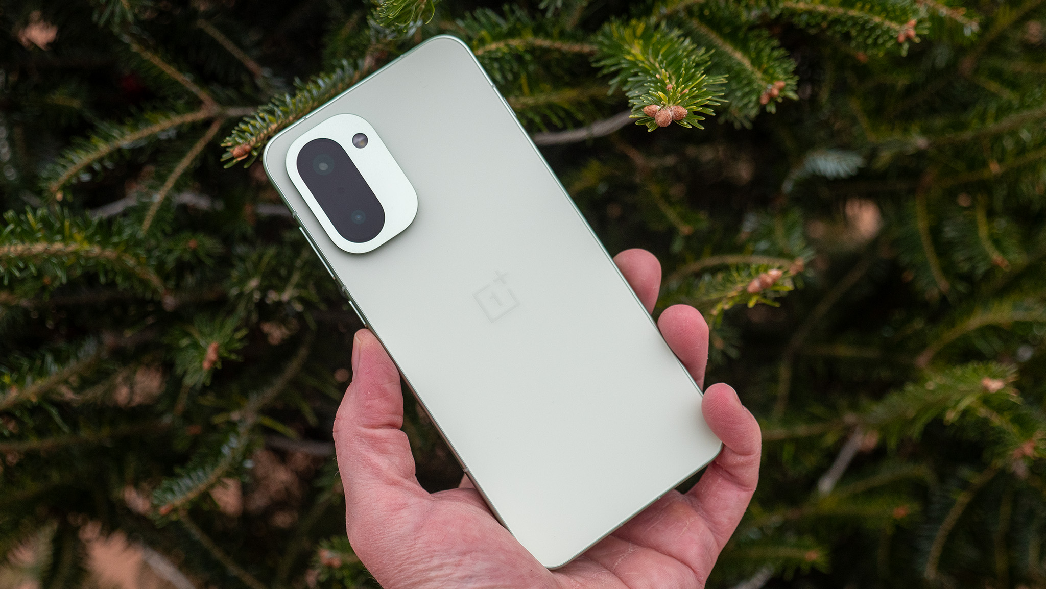 OnePlus 15R brings flagship silicon to a midrange price